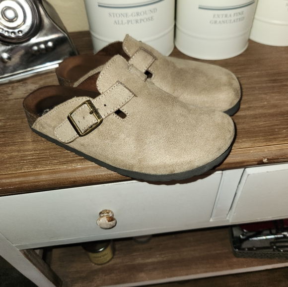 White mountain clogs sz 5.5 Tan slip on - Picture 1 of 5